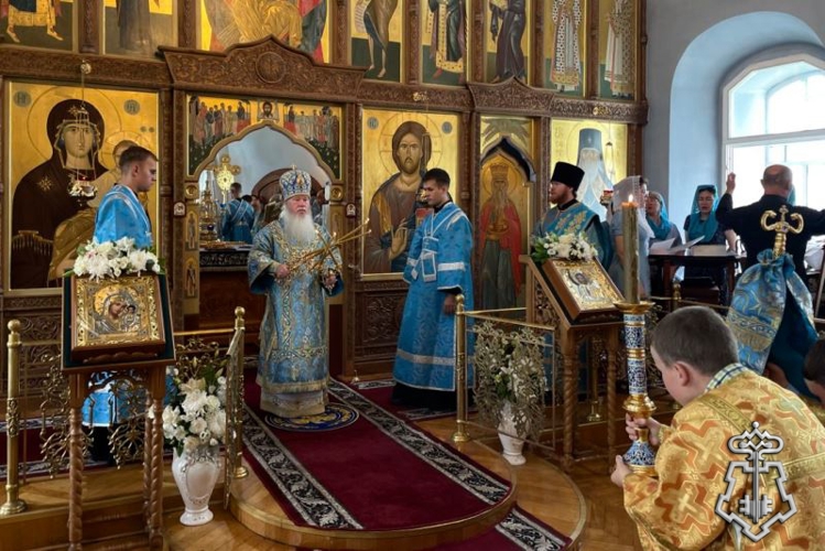 В Улан-Удэ росгвардейцы приняли участие в крестном ходе