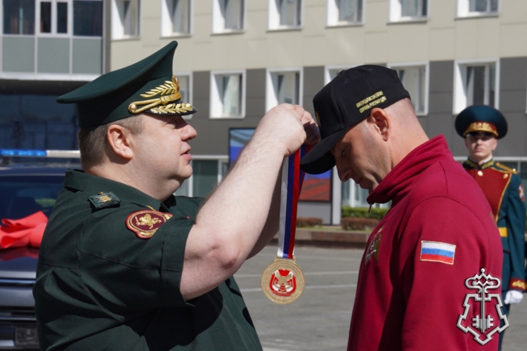 Заместитель директора Росгвардии генерал-полковник Василий Сонин поздравил победителей Всероссийского конкурса профессионального мастерства «Лучший по профессии»