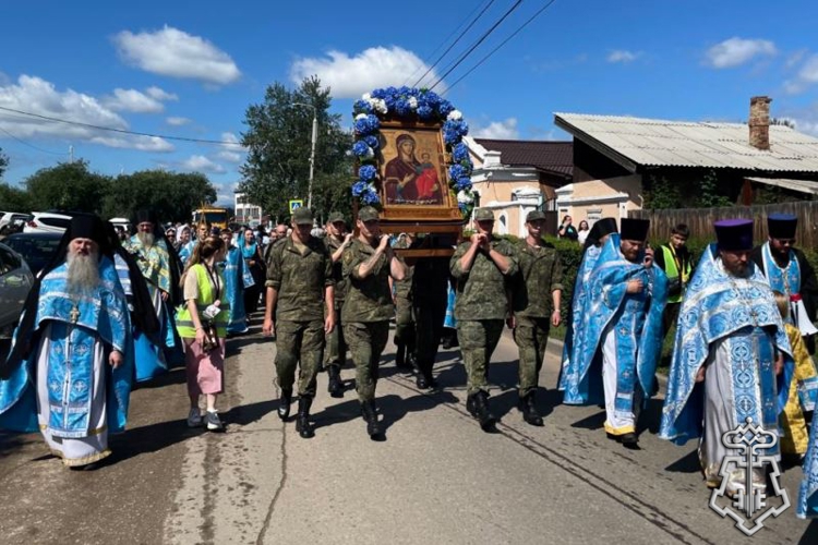 В Улан-Удэ росгвардейцы приняли участие в крестном ходе