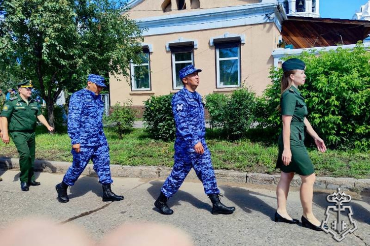 В Улан-Удэ росгвардейцы приняли участие в крестном ходе