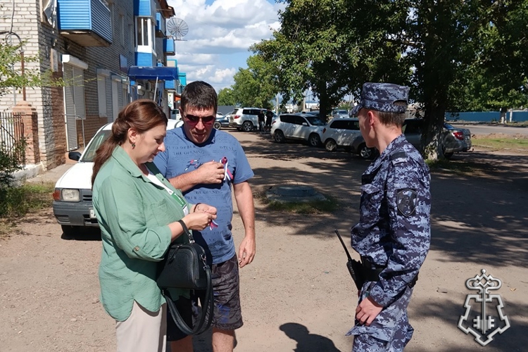 В Бурятии росгвардейцы развернули триколор ко Дню Государственного флага России