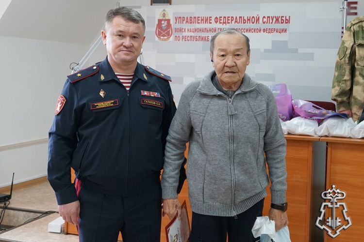 В Бурятии росгвардейцы поздравили ветеранов с Днем пожилого человека
