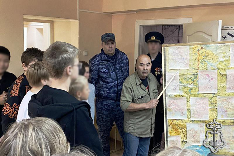Сотрудники вневедомственной охраны Росгвардии провели урок мужества в Северобайкальске