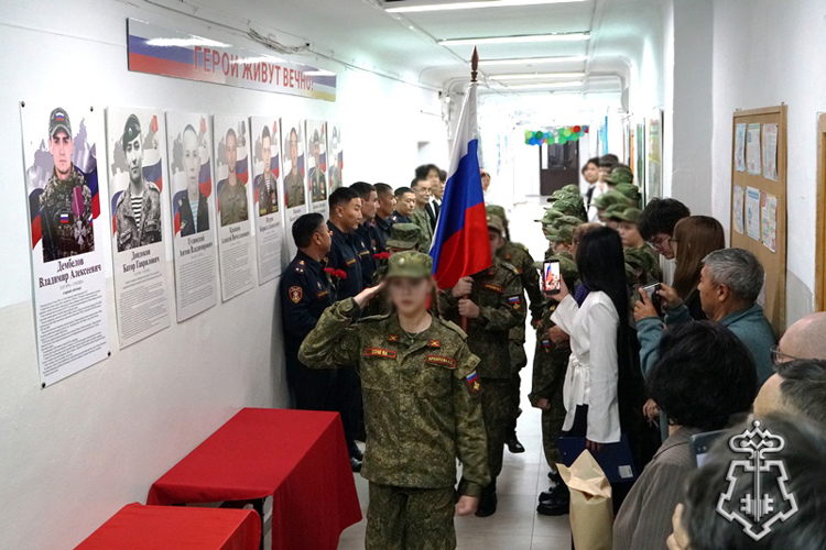 В улан-удэнской школе открыли Парту Героя в память о сотруднике вневедомственной охраны Владимире Дембелове